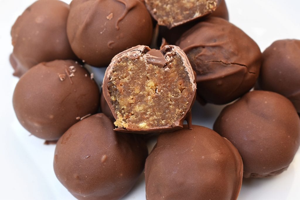 Salted Caramel Cake Pops Lights, Camera, BAKE!