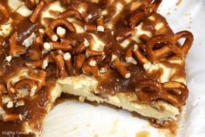 Salted Caramel Cheesecake is rich, creamy and sweet. This is a no bake salted caramel cheesecake with a digestive biscuit (Graham cracker) and salted pretzel crust with a homemade salted caramel sauce and salted caramel cheesecake filling. #saltedcaramelcheesecake #saltedcaramel #nobakecheesecake #nobakessaltedcaramelcheesecake